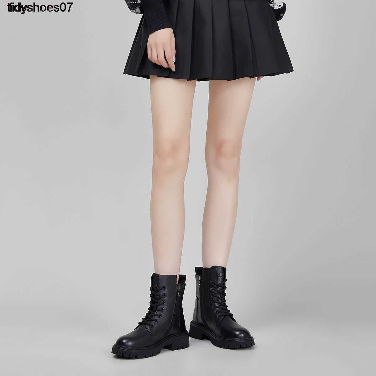 English wind 2022 the row Autumn New Designer Fashion Mid tube Thick Bottom English Side Zipper Martin Boots Women's Boots, Black
English wind 2022 the row Autumn New Designer Fashion Mid tube Thick Bottom English Side Zipper Martin Boots Women's Boots, Black