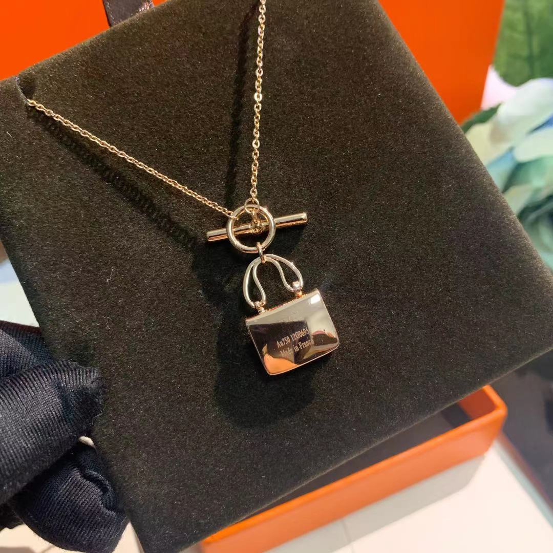 Luxury Designer Necklace Fashion Women Necklace Exquisite Jewelry Classic Style Suitable for Social Gathering Gifts very good
Luxury Designer Necklace Fashion Women Necklace Exquisite Jewelry Classic Style Suitable for Social Gathering Gifts very good