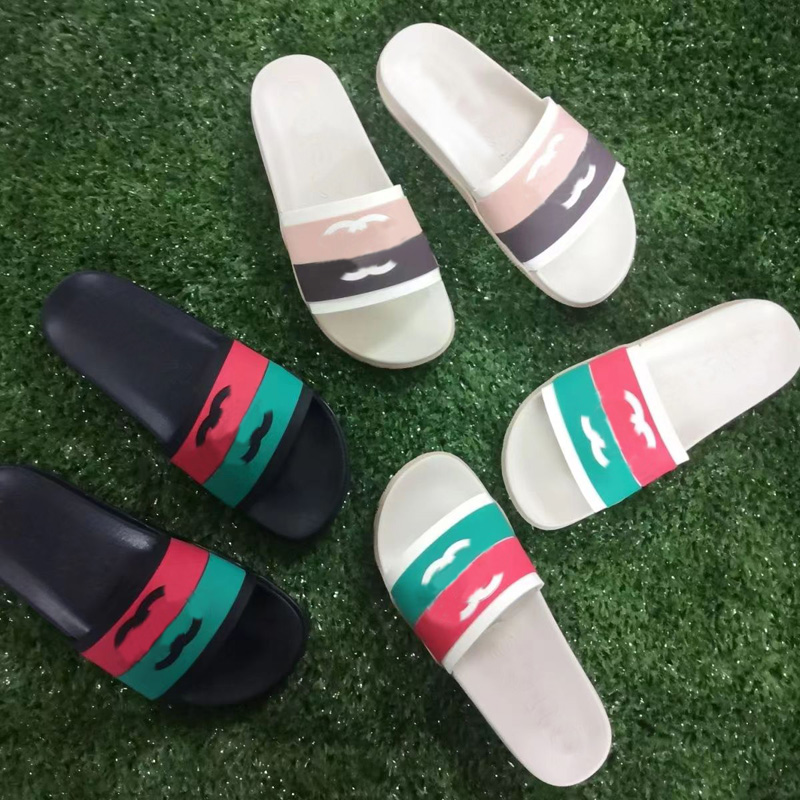 2022 Designer slippers women Slides beach sandal luxury shoes Flat Flip Flops Slide Ladies Sandals bedroom Lady sexy Sandals leather Slipper Shoe Large sizes 35-45
2022 Designer slippers women Slides beach sandal luxury shoes Flat Flip Flops Slide Ladies Sandals bedroom Lady sexy Sandals leather Slipper Shoe Large sizes 35-45