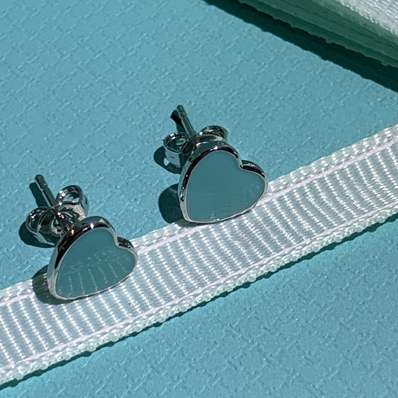 luxurys designers earrings peach heart stud senior colored love shaped earring trendy fashion temperament earrings female accessories very good
luxurys designers earrings peach heart stud senior colored love shaped earring trendy fashion temperament earrings female accessories very good
