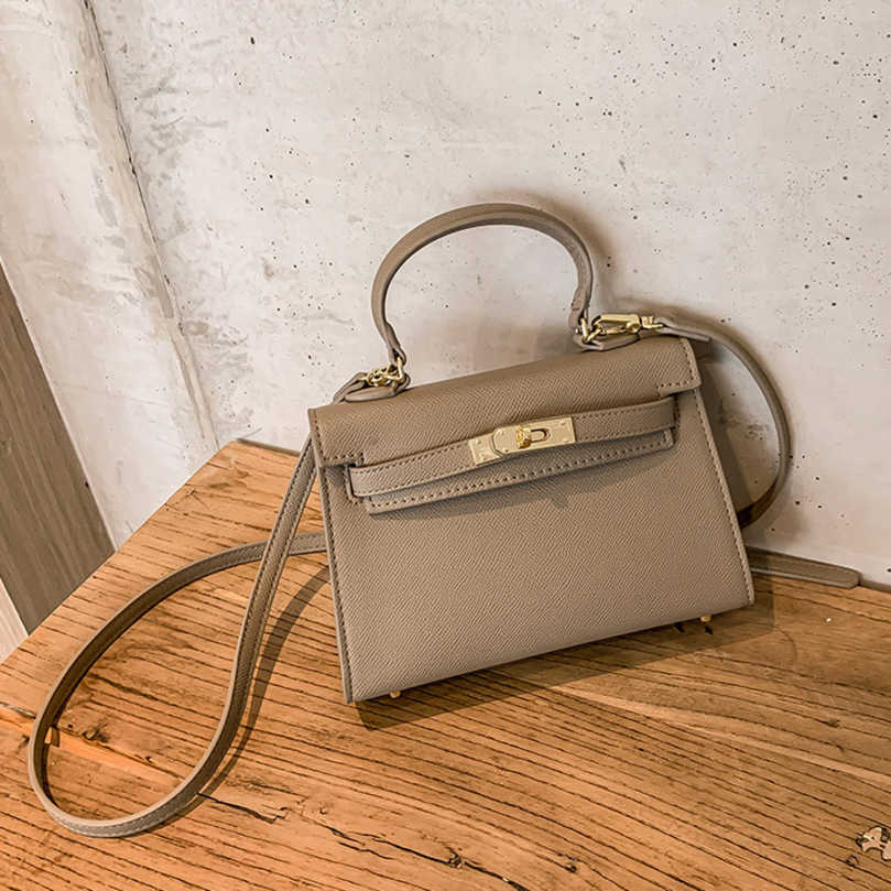 Designer Kelys Bags Herme Handbags Small Female 2022 New Fashion Korean Version Versatile Messenger Single Shoulder Portable Texture Kelys, Black
Designer Kelys Bags Herme Handbags Small Female 2022 New Fashion Korean Version Versatile Messenger Single Shoulder Portable Texture Kelys, Black