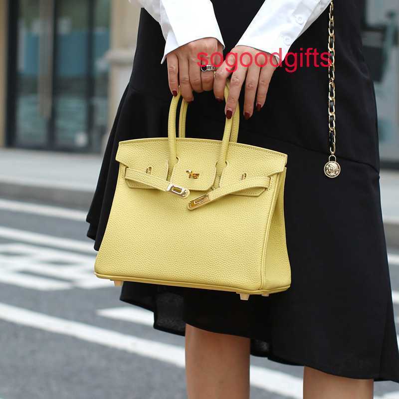 Designer Bags Herme Luxury Genuine Leather Women's Single Shoulder Handbags Togo top layer cowhide women's bag 2022 new high-end fashion lar, Red
Designer Bags Herme Luxury Genuine Leather Women's Single Shoulder Handbags Togo top layer cowhide women's bag 2022 new high-end fashion lar, Red
