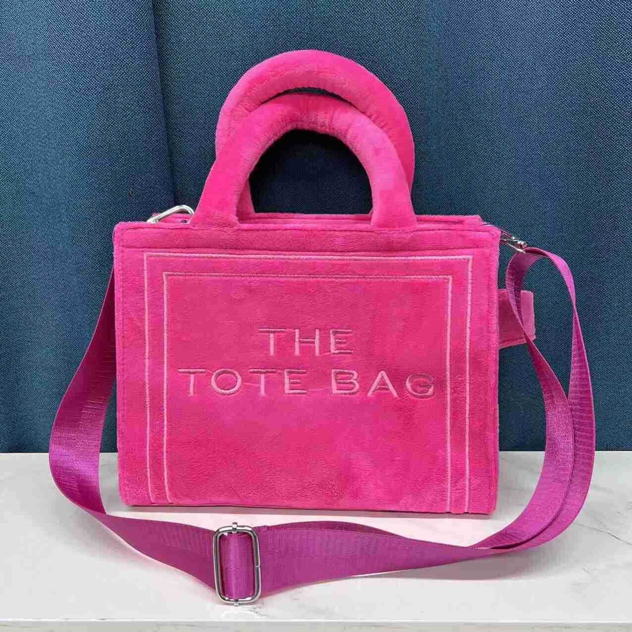 2022 Designer Faux Fur Tote Bag for Women Luxury Handbags Autumn Winter Plush Shoulder Crossbody Bags Brand Shopper Purses New, Yellow
2022 Designer Faux Fur Tote Bag for Women Luxury Handbags Autumn Winter Plush Shoulder Crossbody Bags Brand Shopper Purses New, Yellow