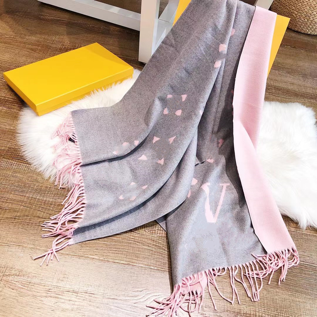 Classic fashion Paris design 100% Cashmere Scarf men's and women's same brand letter scarf Monograms large shawl warm thickened wool 65cm x 180cm AAA
Classic fashion Paris design 100% Cashmere Scarf men's and women's same brand letter scarf Monograms large shawl warm thickened wool 65cm x 180cm AAA