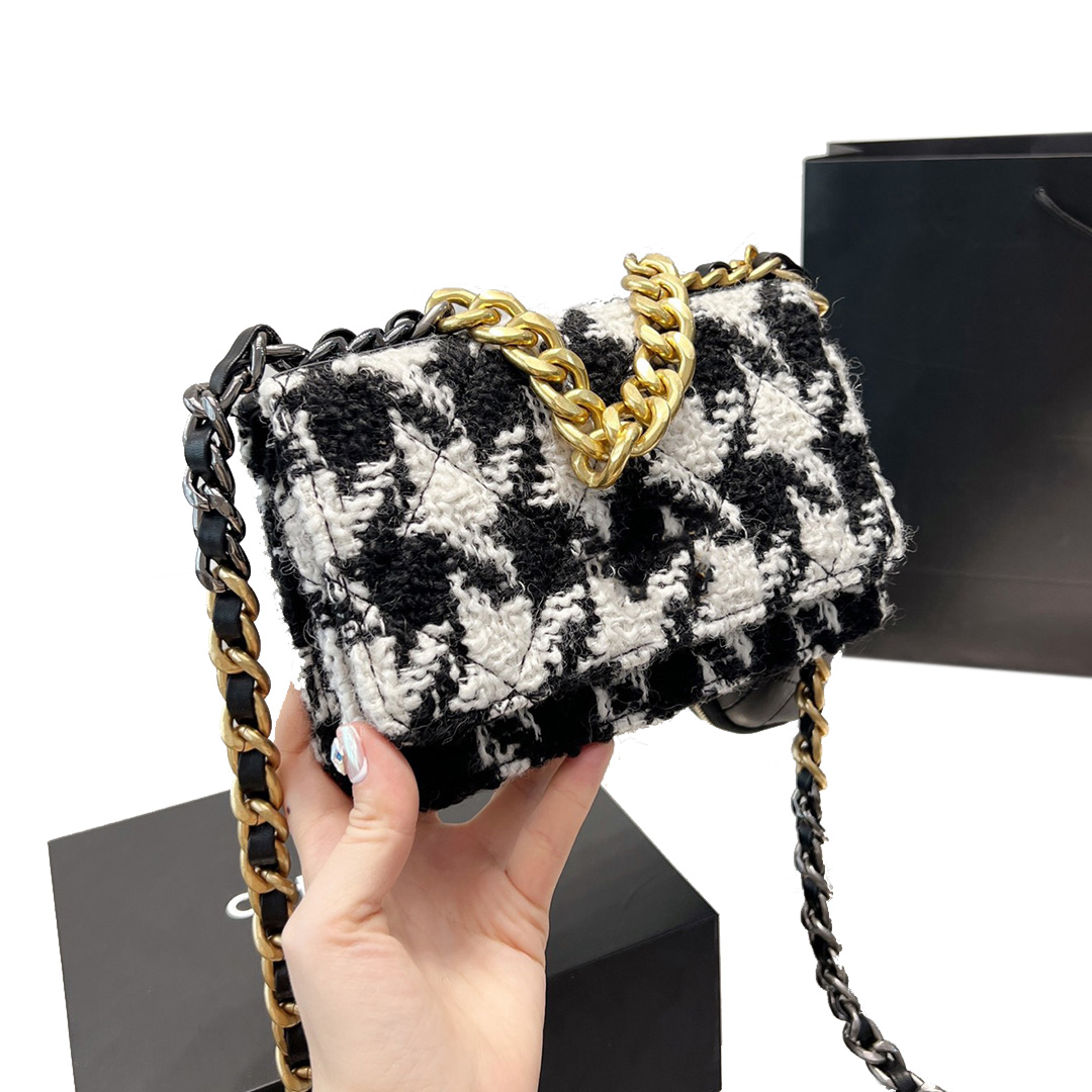 Classic 19 Woc Flap Tweed Crossbody Bags Designer Quilted Matelasse Two-tone Women Handbags Vintage Gold Silver Metal Handheld Chain Shoulder Bag With Packet 20CM, Split
Classic 19 Woc Flap Tweed Crossbody Bags Designer Quilted Matelasse Two-tone Women Handbags Vintage Gold Silver Metal Handheld Chain Shoulder Bag With Packet 20CM, Split
