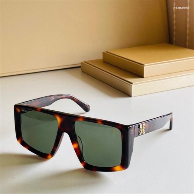 Sunglasses Classic Retro High Quality Fashion Outdoor Travel Driving Anti-radiation For Men And WomenSunglassesSunglasses
Sunglasses Classic Retro High Quality Fashion Outdoor Travel Driving Anti-radiation For Men And WomenSunglassesSunglasses