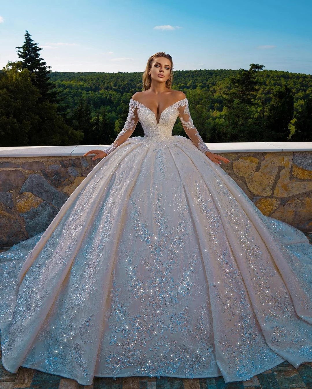 Luxury Ball Gown Wedding Dresses Beaded Embroidery Bridal dress Princess Gown Sweetheart Corset Organza Cathedral Train, White
Luxury Ball Gown Wedding Dresses Beaded Embroidery Bridal dress Princess Gown Sweetheart Corset Organza Cathedral Train, White