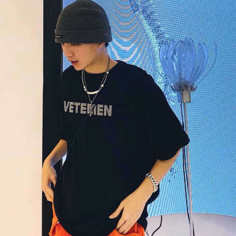 22ss Mens t Shirt Vetemen Letter Diamond Short-sleeved T-shirt Man Sweatshirt Designer Tshirt Women Loose Oversize Round Neck Pullover Top, White
22ss Mens t Shirt Vetemen Letter Diamond Short-sleeved T-shirt Man Sweatshirt Designer Tshirt Women Loose Oversize Round Neck Pullover Top, White