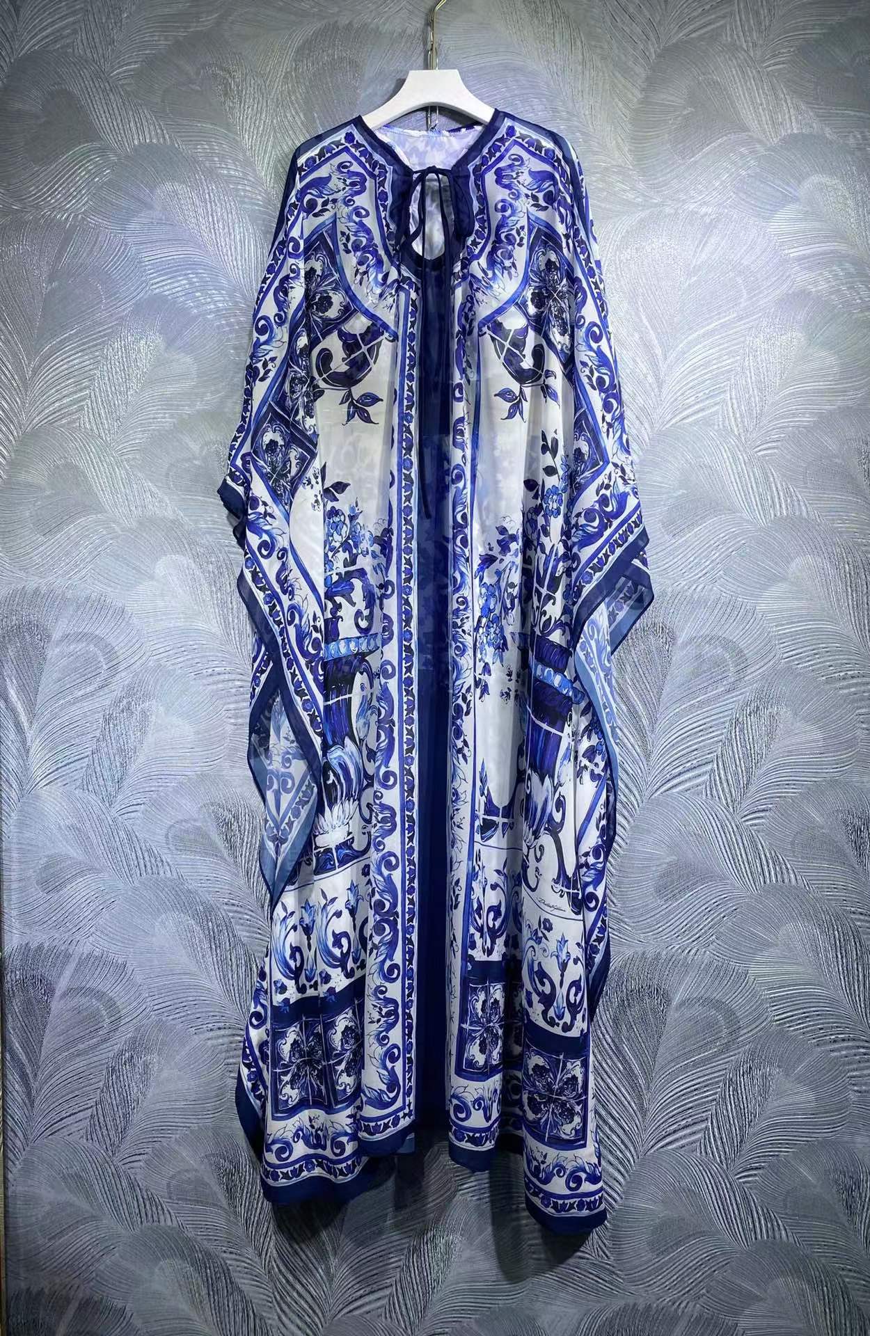 High-quality lady three piece tracksuits blue white proclaim pattern cloak with camisole and shorts, 22044
High-quality lady three piece tracksuits blue white proclaim pattern cloak with camisole and shorts, 22044