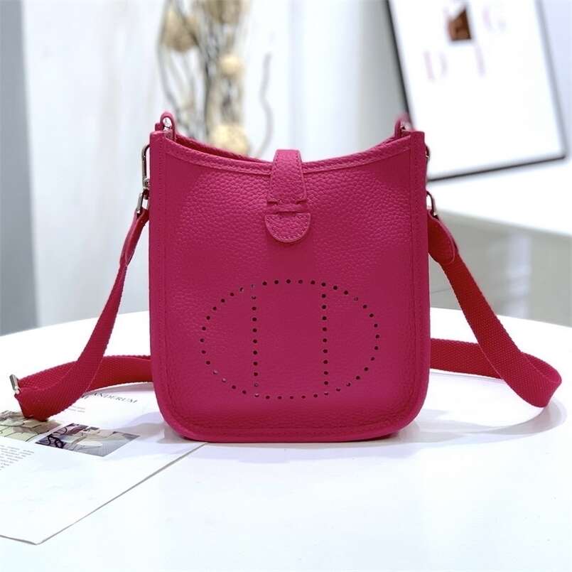 Evelyn Bags 2022 Designer Autumn Evelyn Bags Herme Winter Head Leather Lychee Pattern Mens Womens Universal Messenger Bag Evelyn Leather NITS, No bag
Evelyn Bags 2022 Designer Autumn Evelyn Bags Herme Winter Head Leather Lychee Pattern Mens Womens Universal Messenger Bag Evelyn Leather NITS, No bag