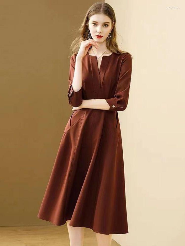 Casual Dresses Fashion Temperament V-neck Dress Women 2022 Autumn French Waist Slimming Office Lady High Street Elegant Midi, Black 
Casual Dresses Fashion Temperament V-neck Dress Women 2022 Autumn French Waist Slimming Office Lady High Street Elegant Midi, Black