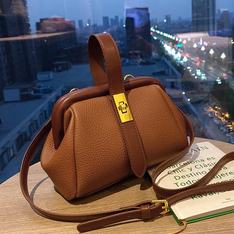 Evening Bags Solid Color Pu Women's 2022 Trend Handbags Quality Retro Designer Luxury Crossbody For Female Small Shoulder Purse, Brown
Evening Bags Solid Color Pu Women's 2022 Trend Handbags Quality Retro Designer Luxury Crossbody For Female Small Shoulder Purse, Brown