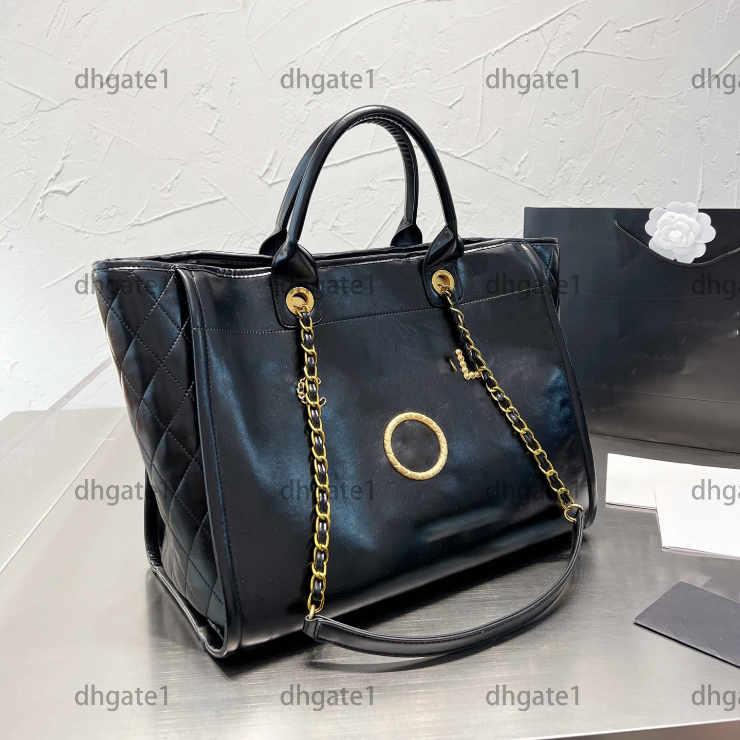 Women Classical Artwork Large Toto beach bag Designer Crossbody Bag Black Hardware Luxury Genuine Leather Atmosphere Stylish Shopping Shoulder Handbag 38cm
Women Classical Artwork Large Toto beach bag Designer Crossbody Bag Black Hardware Luxury Genuine Leather Atmosphere Stylish Shopping Shoulder Handbag 38cm