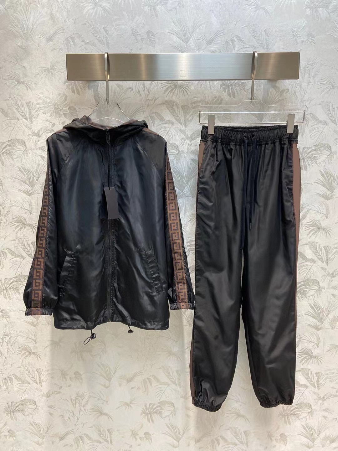 Women's Two Piece Pants Boy and Girl couple capsule Designer Tracksuit Sets Double sided coat Clothes Hooded Pullover Sweatshirt Top Pants Suit Casual Outfits F001, Black
Women's Two Piece Pants Boy and Girl couple capsule Designer Tracksuit Sets Double sided coat Clothes Hooded Pullover Sweatshirt Top Pants Suit Casual Outfits F001, Black
