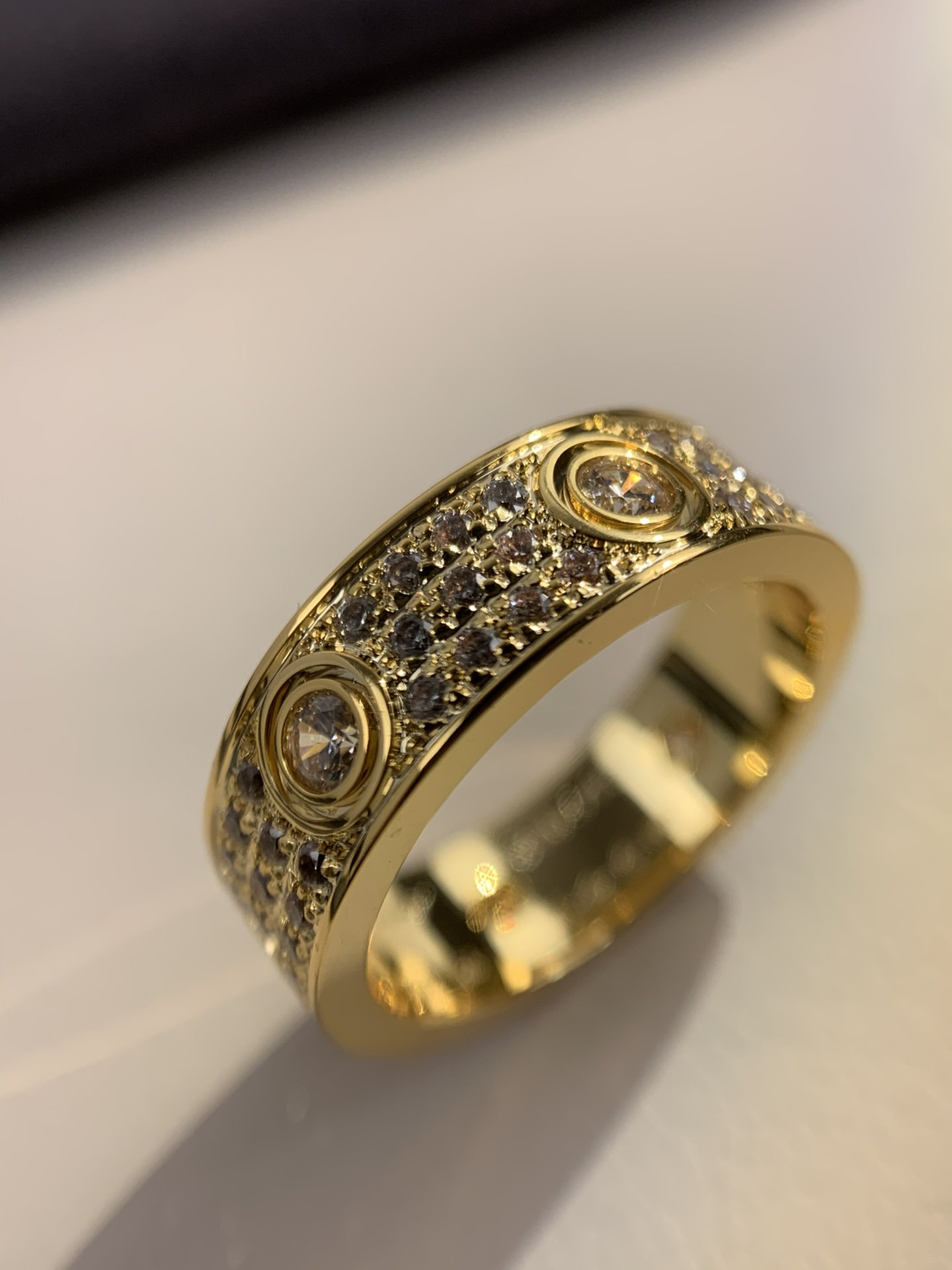 Senior sense screw diamond ring designer inspired couples love wedding ring luxury men and women classic jewelry
Senior sense screw diamond ring designer inspired couples love wedding ring luxury men and women classic jewelry