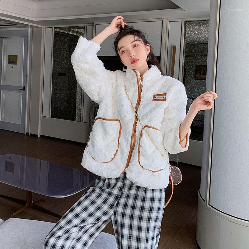 Women's Trench Coats Winter Coat Women Fashion Korean Style Stand Color Loose White Lambwool Jacket Female Casual Warm Woman Parkas
Women's Trench Coats Winter Coat Women Fashion Korean Style Stand Color Loose White Lambwool Jacket Female Casual Warm Woman Parkas