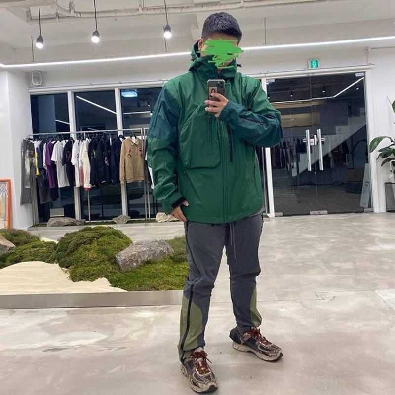 22ss mens jacket designer hoodie functional wind nylon waterproof hooded jackets loose casual zipper cardigan man outdoor sportswear 88, Green
22ss mens jacket designer hoodie functional wind nylon waterproof hooded jackets loose casual zipper cardigan man outdoor sportswear 88, Green
