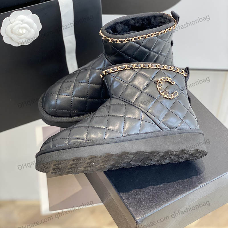 Womens Snow Boots Winter Platform Shoes With Chain Quilted Texture Real Leather Designer Chelsea Ankle Boot Slip-on Fluffy Fur Booties Rainboot Outdoor Leisure Shoe, White