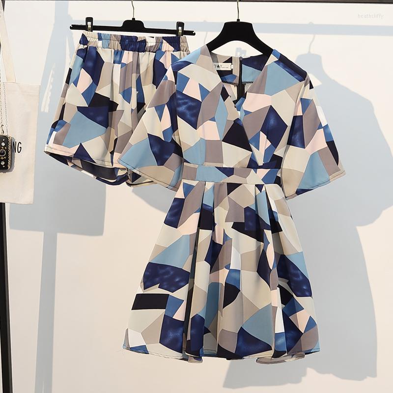 Women's Tracksuits 2022 Summer Plus Size 4XL Women Geometry Print Suit Chiffon Dress Top And Short Pant Two Piece Set Sport Outfit Fashion, Red geometry
Women's Tracksuits 2022 Summer Plus Size 4XL Women Geometry Print Suit Chiffon Dress Top And Short Pant Two Piece Set Sport Outfit Fashion, Red geometry