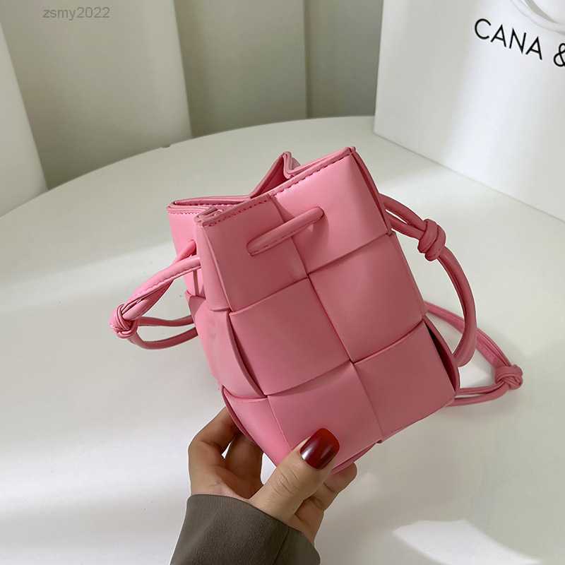 Fashion Mini Woven Bucket Bag Pu Leather Lady Shoulder Crossbody Bags Casual Female Small Handbag Designer Women's Purses 2022, Pink
Fashion Mini Woven Bucket Bag Pu Leather Lady Shoulder Crossbody Bags Casual Female Small Handbag Designer Women's Purses 2022, Pink