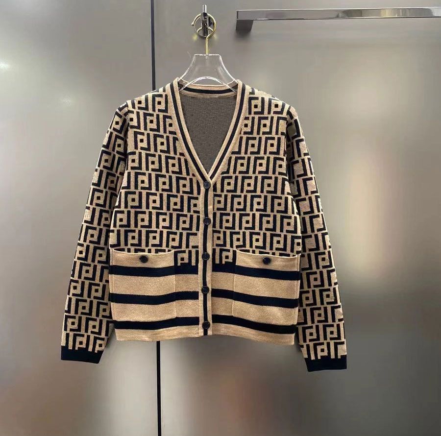 Women' Sweaters CLASSIC luxury Designer Vintage occasion Party birthday queens Shoulder Pads Knitted Cardigan Chic Sweater Coat F078, Brown
Women' Sweaters CLASSIC luxury Designer Vintage occasion Party birthday queens Shoulder Pads Knitted Cardigan Chic Sweater Coat F078, Brown