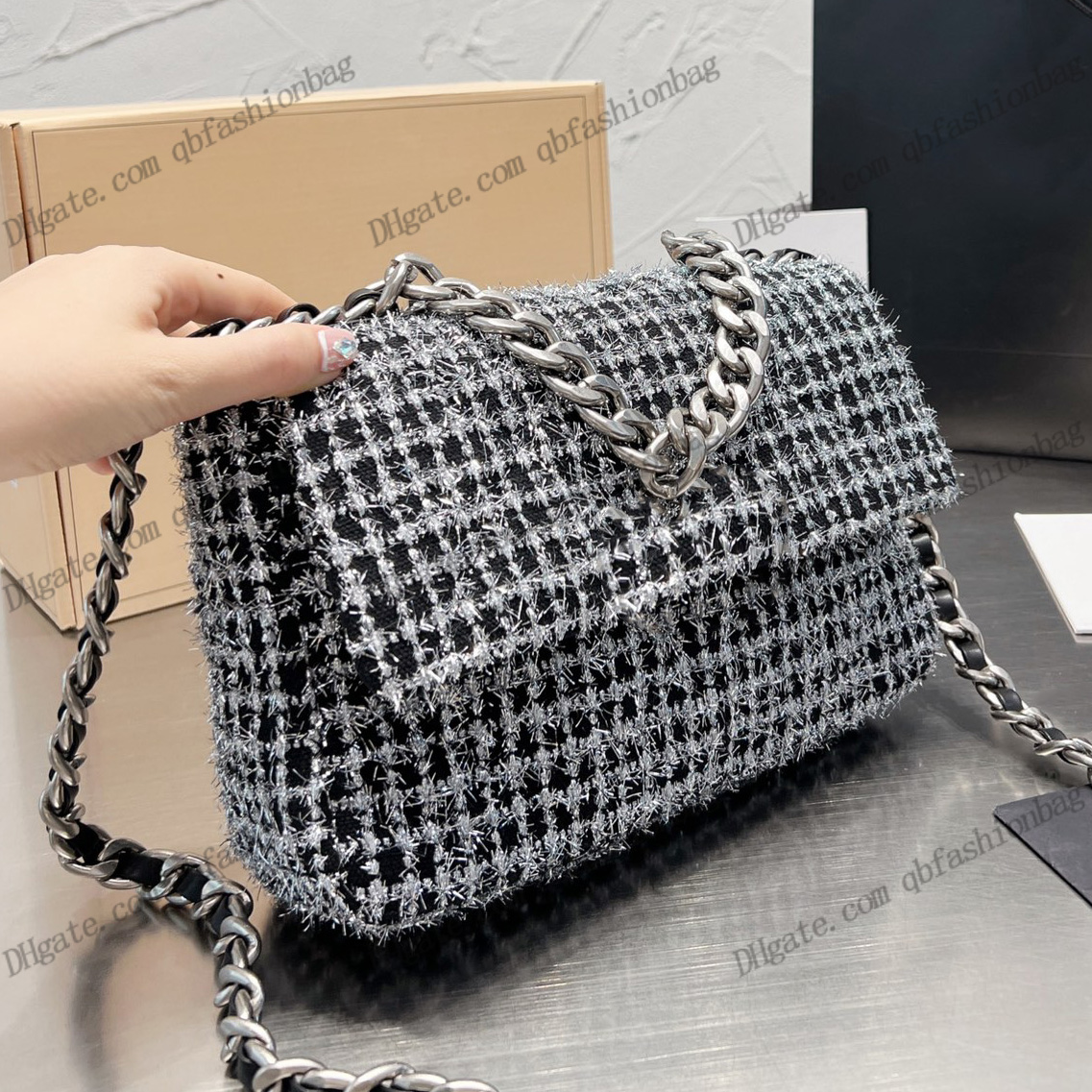 Women 19 Series Tweed Houndstooth Quilted Jumbo Bag Wallet Classic Silver Matel Hardware Chain Handle Handleags Luxury Designer Trends Large Capacity Purse 26CM, Box
Women 19 Series Tweed Houndstooth Quilted Jumbo Bag Wallet Classic Silver Matel Hardware Chain Handle Handleags Luxury Designer Trends Large Capacity Purse 26CM, Box