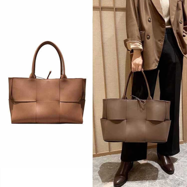 bottegas venetta bags Bottegas Bag Venetas Arco Tote 2023 bag autumn and winter new big woven cow leather simple versatile large capacity fashionable TCOI, Dark coffee
bottegas venetta bags Bottegas Bag Venetas Arco Tote 2023 bag autumn and winter new big woven cow leather simple versatile large capacity fashionable TCOI, Dark coffee