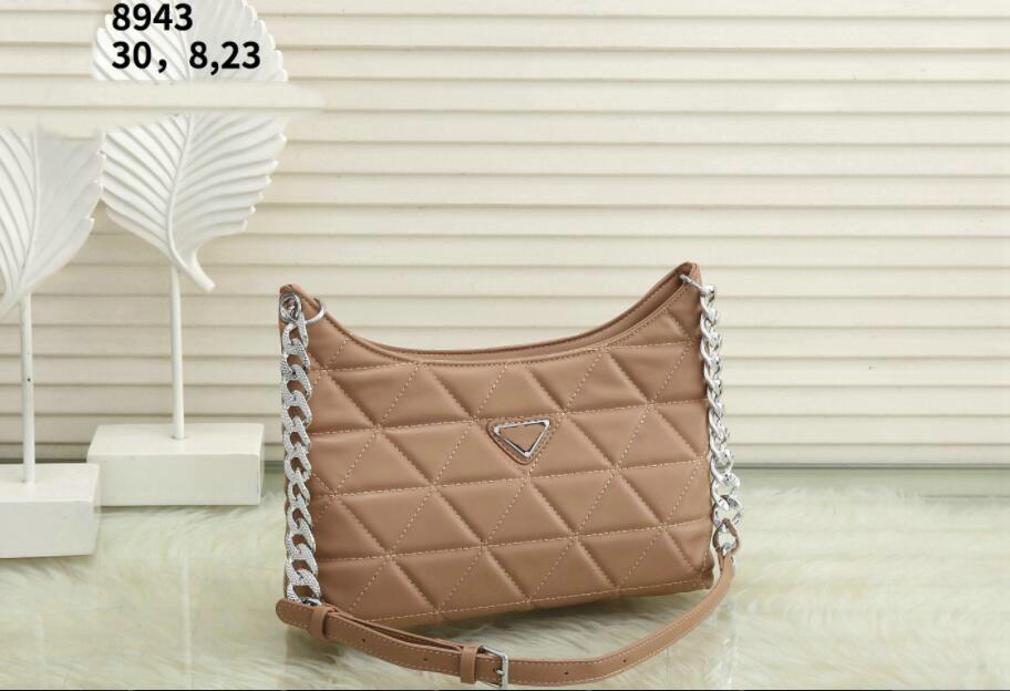 Women Luxurys Crossbody bag 2023classical designer Messenger lady Cross Body Shoulder Bags Diamond plaid Handbag Tote Satchel Purse silver chain PU Leather, Red
Women Luxurys Crossbody bag 2023classical designer Messenger lady Cross Body Shoulder Bags Diamond plaid Handbag Tote Satchel Purse silver chain PU Leather, Red