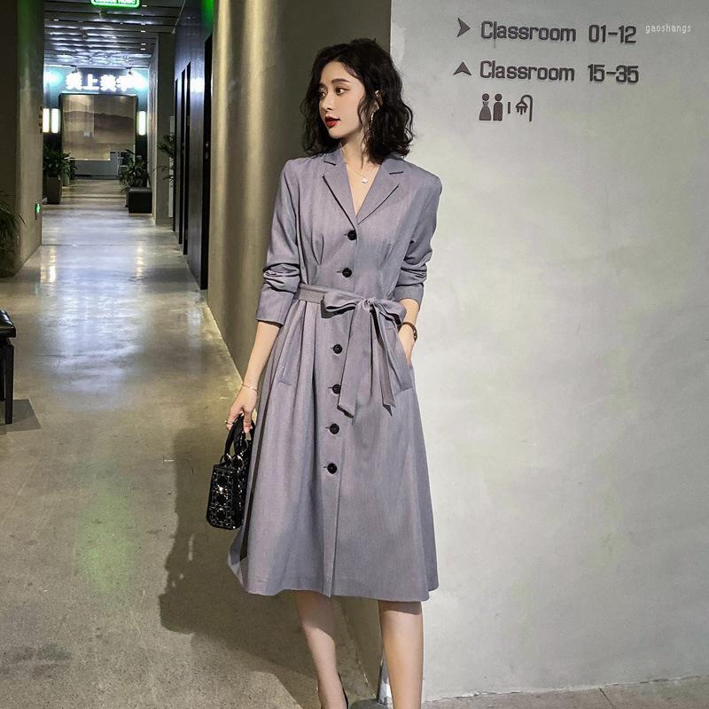 Women' Trench Coats Women 2022 Autumn Fashion Double Breasted Coat Female Belt Solid Color Windbreaker Ladies Loose Outwears M581, Gray
Women' Trench Coats Women 2022 Autumn Fashion Double Breasted Coat Female Belt Solid Color Windbreaker Ladies Loose Outwears M581, Gray