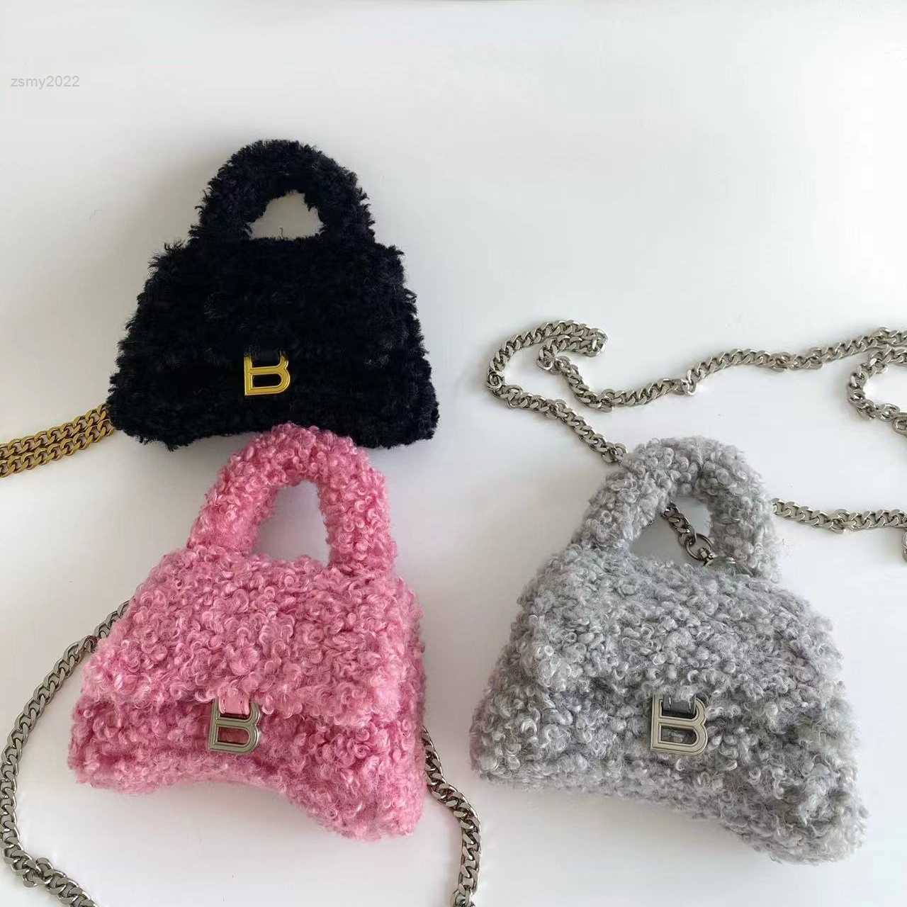 2022 New Designer Fashion Autumn Winter Match Hourglass Faux Fur Sherpa Bag Crossbody Chain Small Flap Handbag Pink Black Grey
2022 New Designer Fashion Autumn Winter Match Hourglass Faux Fur Sherpa Bag Crossbody Chain Small Flap Handbag Pink Black Grey