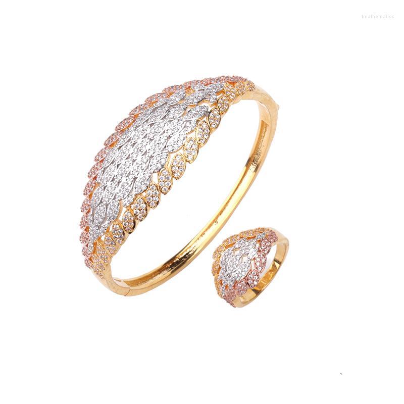 Bangle Luxury Classic Fashion Bracelet With Ring Copper Zircon Three Color Jewelry Wedding Women's Party Africa Europe B1091Bangle
Bangle Luxury Classic Fashion Bracelet With Ring Copper Zircon Three Color Jewelry Wedding Women's Party Africa Europe B1091Bangle