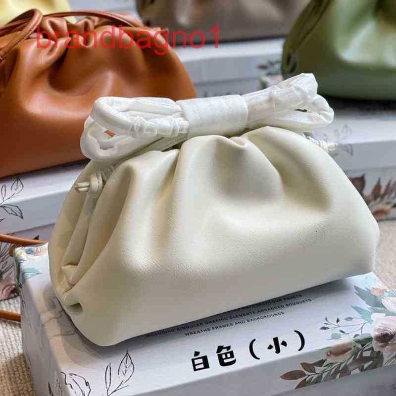 Bottegas Bags Venetas Designer Pouch Bag Luxury Women clutch Handbags egas Cloud Vcruan Same Shoulder Crossbody WYLW
Bottegas Bags Venetas Designer Pouch Bag Luxury Women clutch Handbags egas Cloud Vcruan Same Shoulder Crossbody WYLW