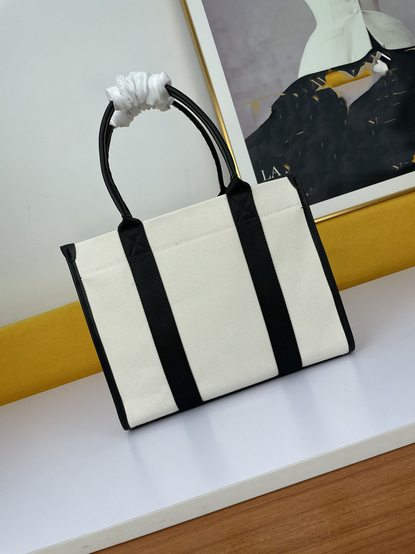 Fashion men and women Wallet Three piece suit Card Leather Designer famous brand long European and American style matching box SIZE 35-25-8CM
Fashion men and women Wallet Three piece suit Card Leather Designer famous brand long European and American style matching box SIZE 35-25-8CM