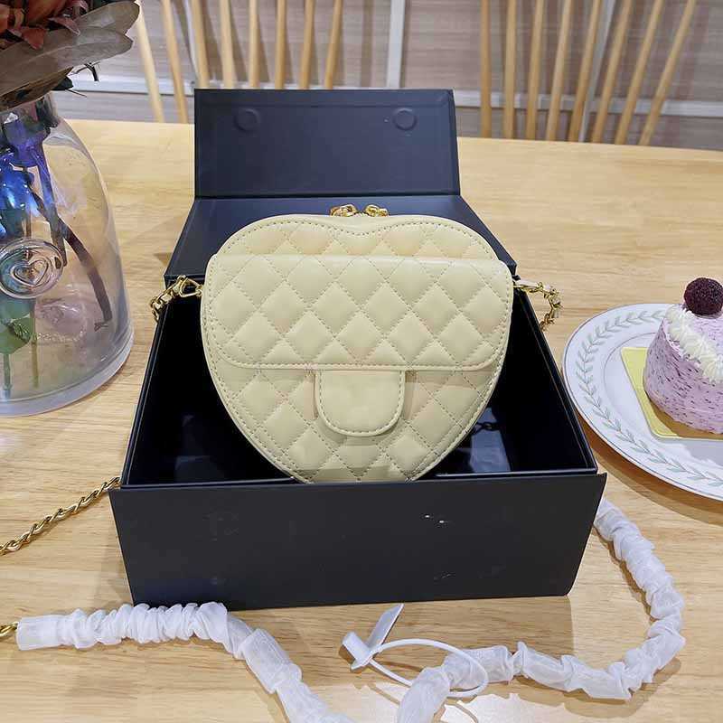 16cm Double Zipper Mini Love Bags Genuine Leather Black White Yellow Pink Classic Handbags Gold-Tone Metal Hardware Handled Chains Quilted D
16cm Double Zipper Mini Love Bags Genuine Leather Black White Yellow Pink Classic Handbags Gold-Tone Metal Hardware Handled Chains Quilted D
