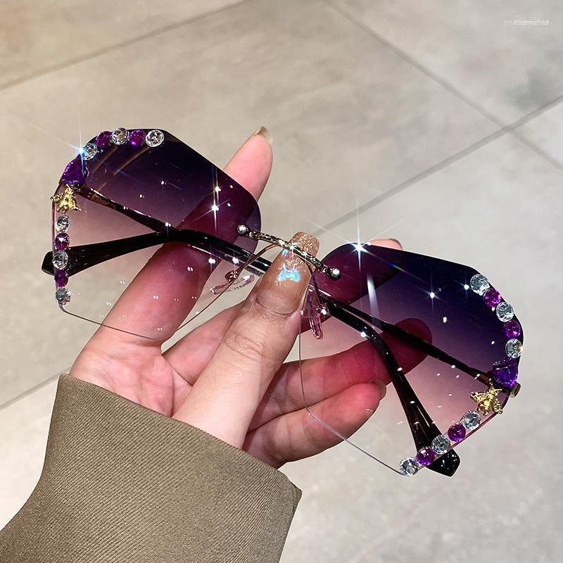 Sunglasses Oversized Rimless Diamonds Decorated Trendy Fashion Colorful Female Ladies Eyewear UV400 Shades For WomenSunglasses
Sunglasses Oversized Rimless Diamonds Decorated Trendy Fashion Colorful Female Ladies Eyewear UV400 Shades For WomenSunglasses