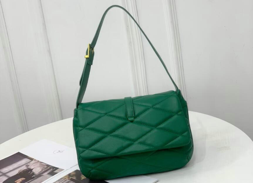Women 26CM Designer Bags Shoulder Bag Underarm Wallets Hand Carry Purses Brand fashion Famous Colors luxury Diamond Totes Handbags, Black
Women 26CM Designer Bags Shoulder Bag Underarm Wallets Hand Carry Purses Brand fashion Famous Colors luxury Diamond Totes Handbags, Black