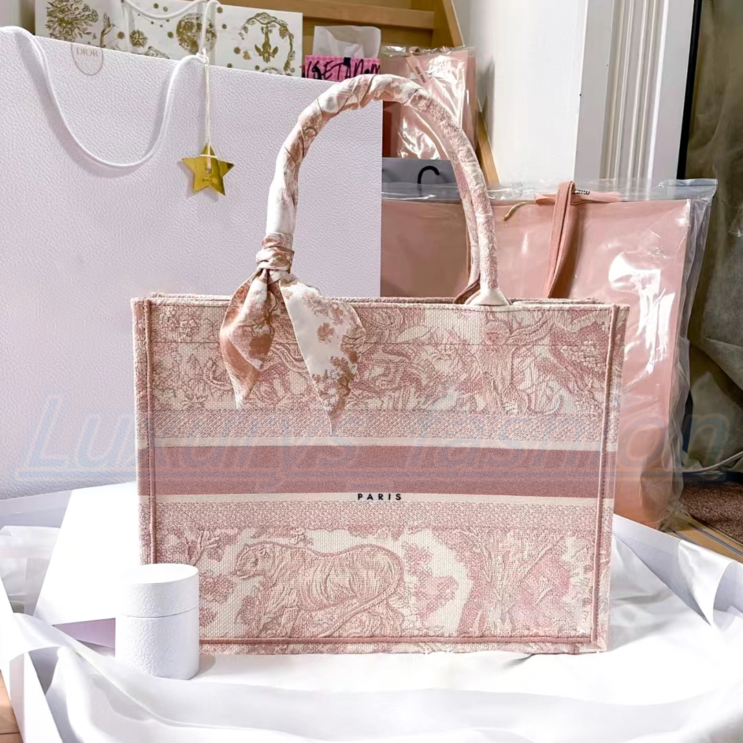 Luxurys Designers 7A quality Shoulder Bags embroidery fashion embroidered tiger pattern large capacity shopping bag handbag luggage gift weekend pochette basket, Carton
Luxurys Designers 7A quality Shoulder Bags embroidery fashion embroidered tiger pattern large capacity shopping bag handbag luggage gift weekend pochette basket, Carton
