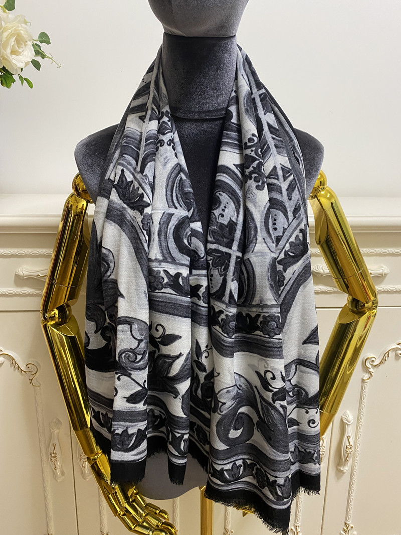 women's square scarf scarves 100% cashmere material thin and soft print letters flowers patterne size 125cm - 125 cm
women's square scarf scarves 100% cashmere material thin and soft print letters flowers patterne size 125cm - 125 cm