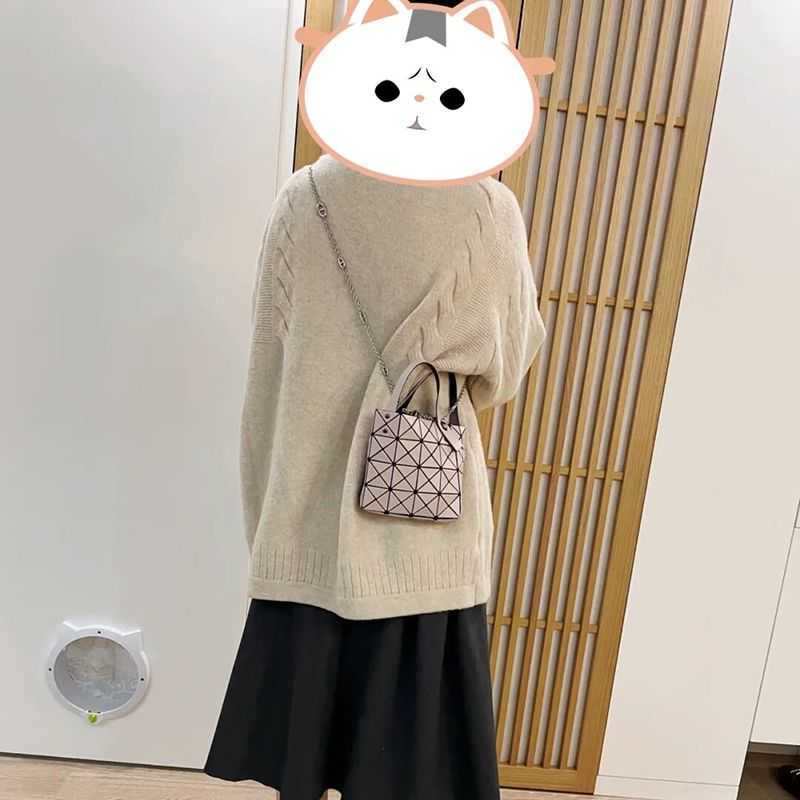 Evening Bags Japanese Lingge Mitsuyaki mini small square box bag for women 2022 new limited matte mini portable bag, Dark night black tuba
Evening Bags Japanese Lingge Mitsuyaki mini small square box bag for women 2022 new limited matte mini portable bag, Dark night black tuba