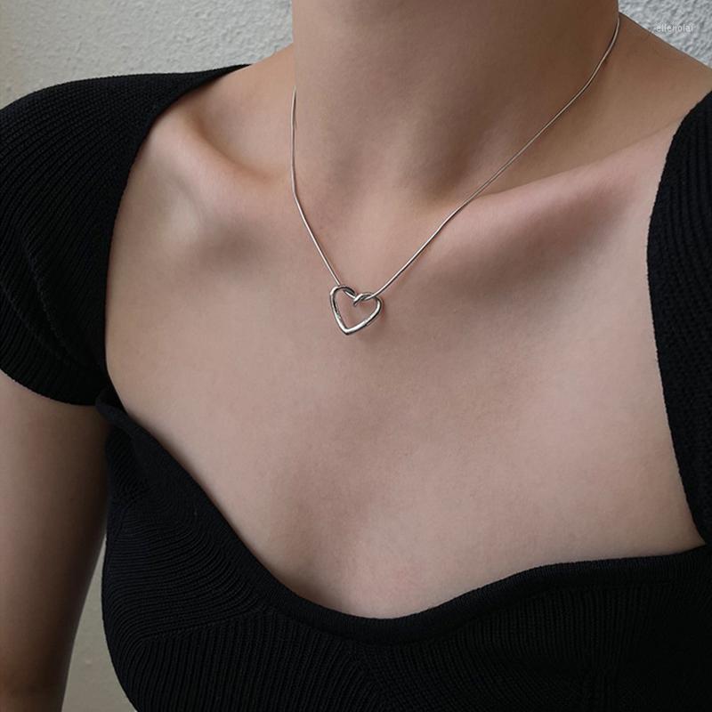 Choker Simple Silver Color Hollow Heart Necklace For Women Fashion Versatile Clavicle Chain Wedding Party Jewelry Pendant Accessories
Choker Simple Silver Color Hollow Heart Necklace For Women Fashion Versatile Clavicle Chain Wedding Party Jewelry Pendant Accessories
