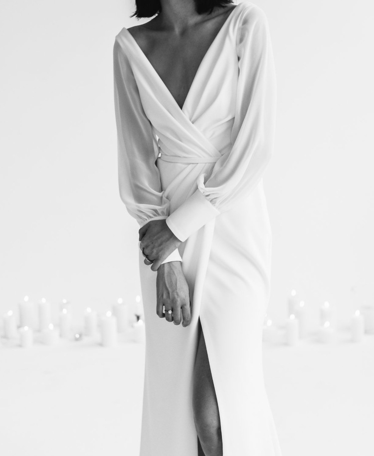Simple White A-Line Wedding Dress Chiffon Long Sleeves Split Front Floor Length Beach Bridal Gown Buttons Sexy Backless Garden Bride Wear Robe De Mari