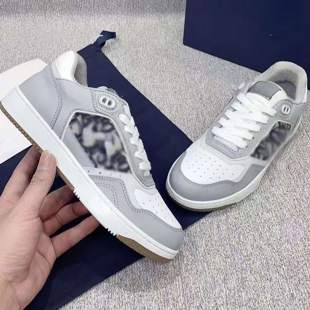 Men 'S Casual Shoes Fashion All-Match Sneakers High Version B27 Letter Embroidery Thick Bottom Low Couple High
Men 'S Casual Shoes Fashion All-Match Sneakers High Version B27 Letter Embroidery Thick Bottom Low Couple High