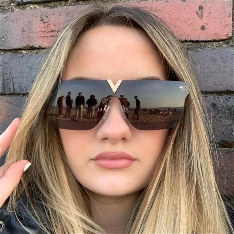 Sunglasses 2022 Frameless One Piece Sun Glasses Metal Diamond Luxury Rhinestone V-shaped Shades Sunniesfor Men Women
Sunglasses 2022 Frameless One Piece Sun Glasses Metal Diamond Luxury Rhinestone V-shaped Shades Sunniesfor Men Women
