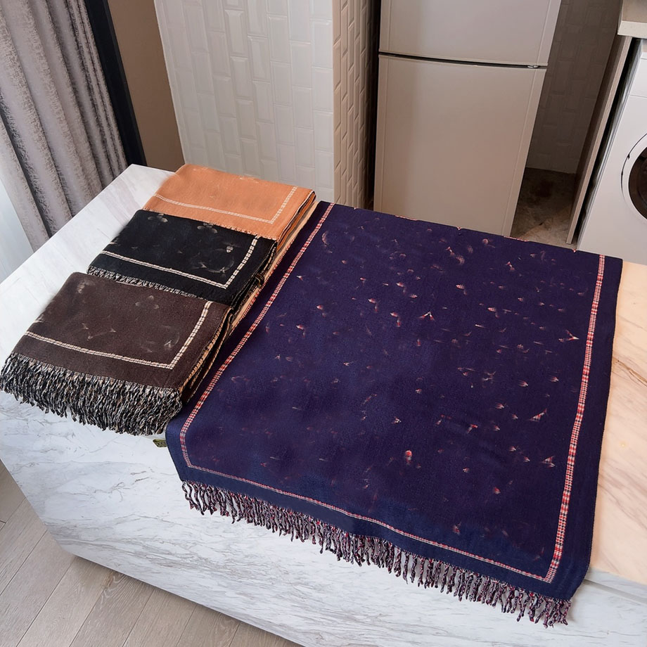 23ss 4colors Designers Women Cashmere Scarves Fashion Classic Shawls Luxury Letter Pattern Wool Landscape Print Pashminas Winter Blanket
23ss 4colors Designers Women Cashmere Scarves Fashion Classic Shawls Luxury Letter Pattern Wool Landscape Print Pashminas Winter Blanket