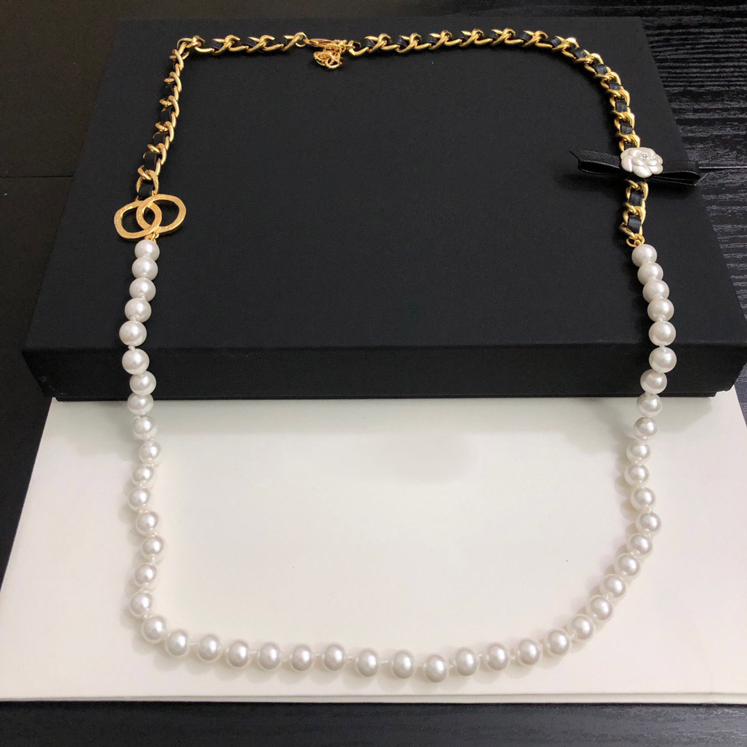 Designer letter jewelry long style pearl Black skin sweater chain C-Necklace fashion luxury Formal social gathering gift 100328
Designer letter jewelry long style pearl Black skin sweater chain C-Necklace fashion luxury Formal social gathering gift 100328