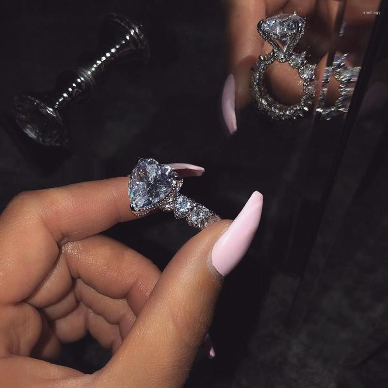 Wedding Rings 2022 Valentine's Gift Fashion Jewelry For Lower 5A Iced Out Bling Sparking Heart Shaped Cz Band Engagement Ring
Wedding Rings 2022 Valentine's Gift Fashion Jewelry For Lower 5A Iced Out Bling Sparking Heart Shaped Cz Band Engagement Ring