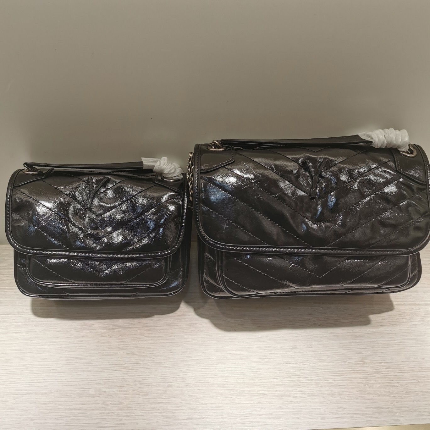 Designer luxury big-name shoulder bag retro leather ladies new hardware chain flip fashion multifunctional large-capacity messenger bag, Black
Designer luxury big-name shoulder bag retro leather ladies new hardware chain flip fashion multifunctional large-capacity messenger bag, Black