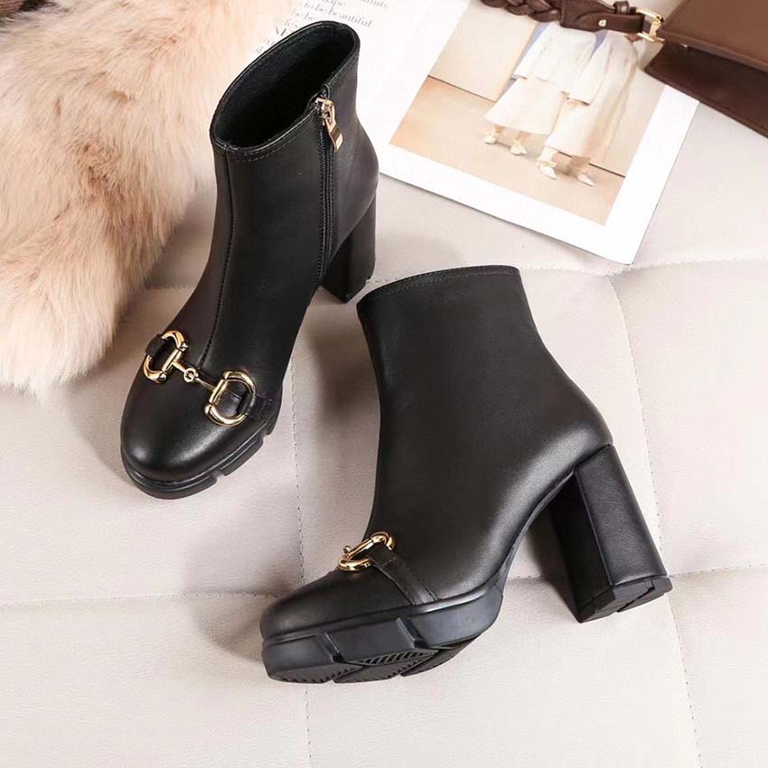 Designer Luxurys brand Knitted Stretch Martin Boots Rubber Outsole Elastic Webbing Comfort Ankle Women's boots Sock-like booties Winter Classic Knee Boot Zip
Designer Luxurys brand Knitted Stretch Martin Boots Rubber Outsole Elastic Webbing Comfort Ankle Women's boots Sock-like booties Winter Classic Knee Boot Zip