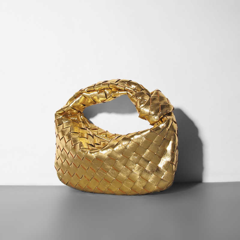 bottegas venetta bag Bottegas Bag MINI Jodie Golden Silver Woven Dumpling Wrap Cowhide Cow Horn s Hand Dinner Temperament DPEM rainbow, Gold
bottegas venetta bag Bottegas Bag MINI Jodie Golden Silver Woven Dumpling Wrap Cowhide Cow Horn s Hand Dinner Temperament DPEM rainbow, Gold