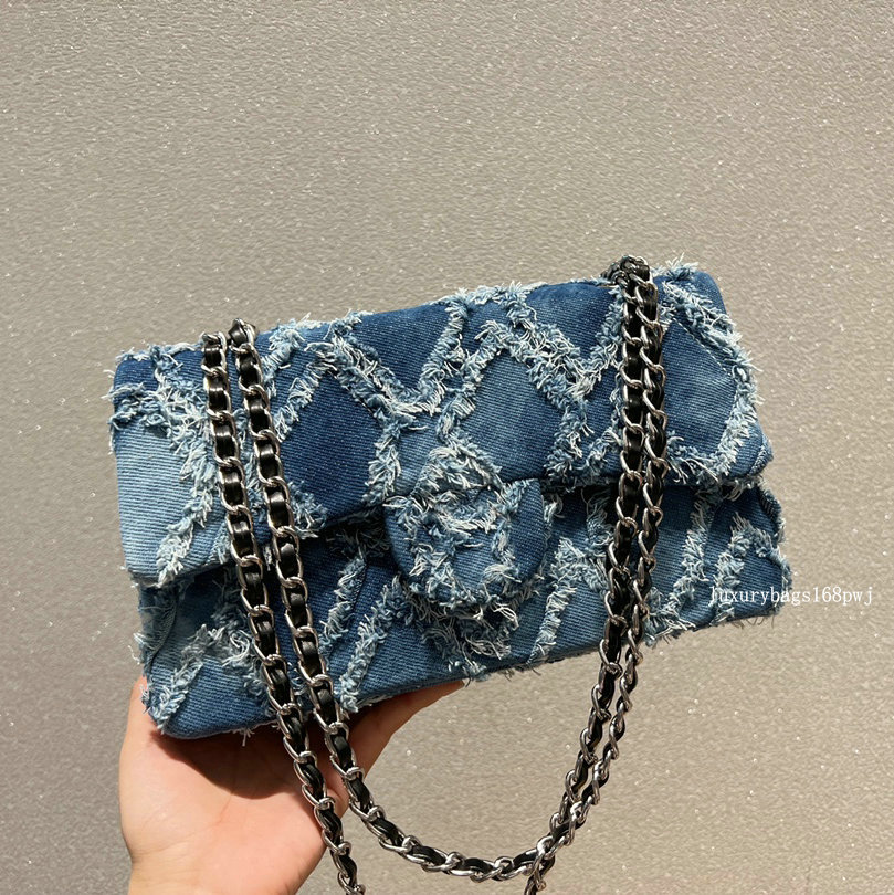 New Designer Luxury Women'S Bag Autumn And Winter Bag One Shoulder Messenger Classic Sweet Fashion Original Chain Large Oxford cloth Handbag Mobile phone package, Box single shot can not be sent
New Designer Luxury Women'S Bag Autumn And Winter Bag One Shoulder Messenger Classic Sweet Fashion Original Chain Large Oxford cloth Handbag Mobile phone package, Box single shot can not be sent